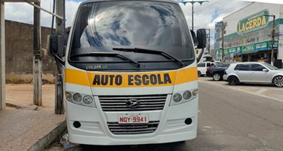 Micro-ônibus da autoescola